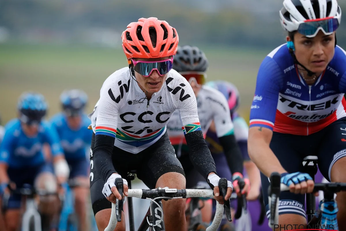 Wegrenster van CCC-Liv is na sprint bergop met twee de eerste wereldkampioene Cycling Esports