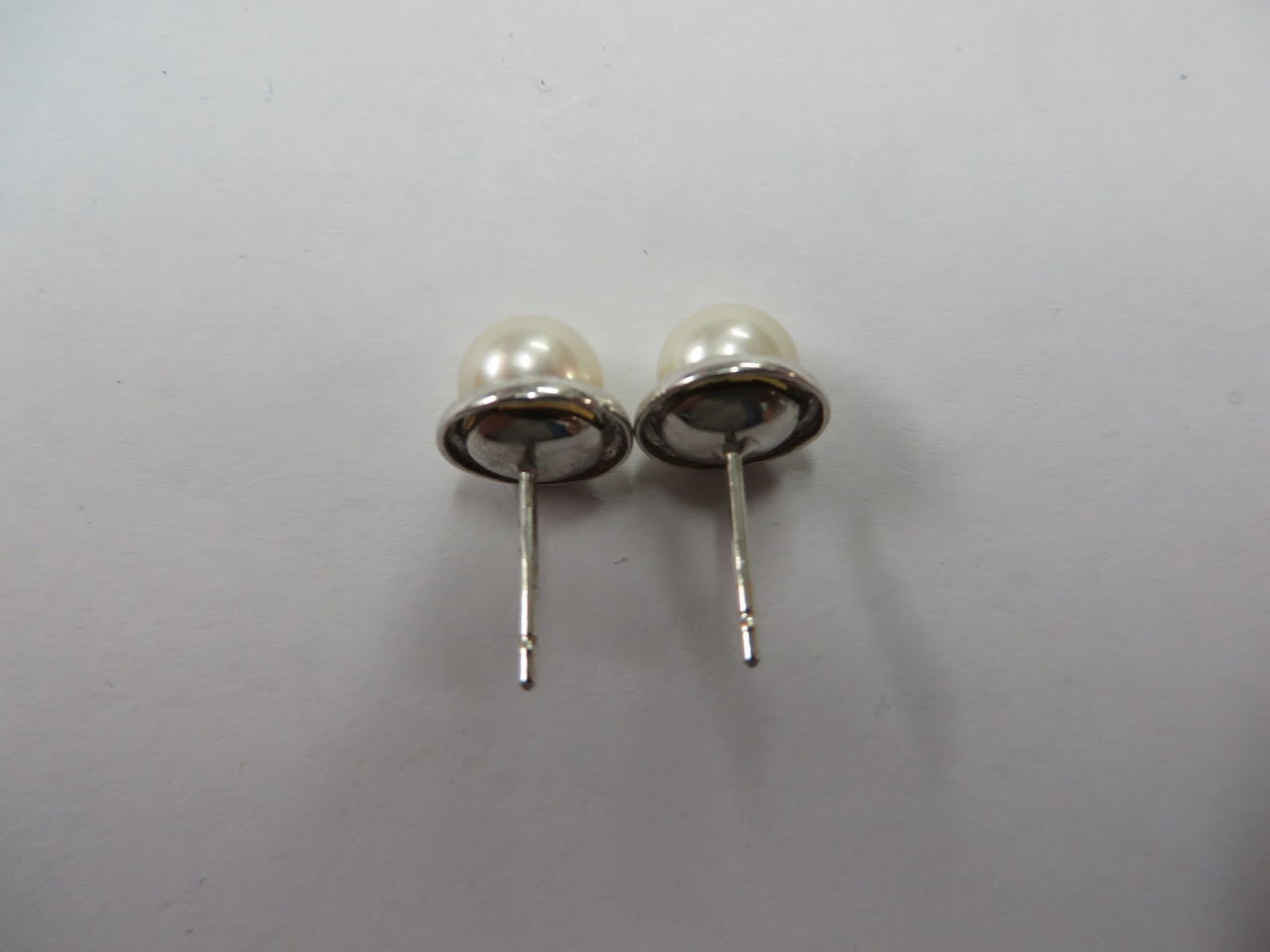 18K White Gold and Pearl Stud Earrings