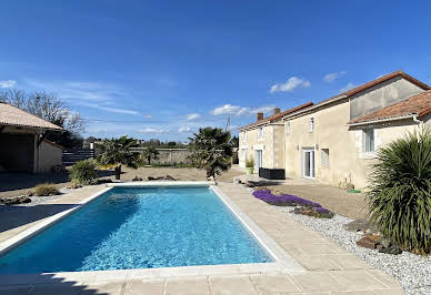 Maison avec piscine et jardin 2