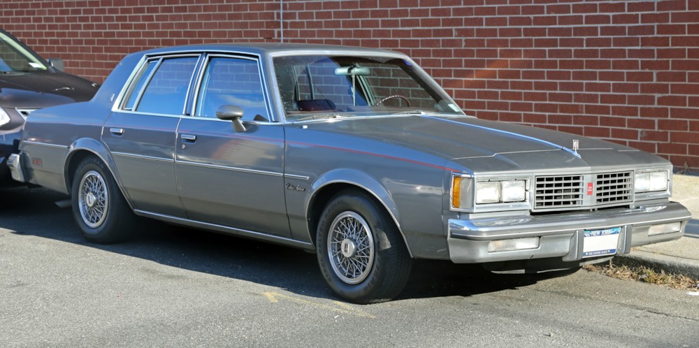 파일:external/upload.wikimedia.org/1986_Oldsmobile_Cutlass_Supreme_sedan_V8,_front_right.jpg