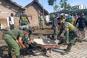 Kompak..!! Anggota Satgas TMMD Dan Warga Kebut Pengerjaan Sasaran Fisik Gazebo