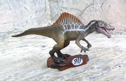 파일:external/img3.wikia.nocookie.net/Jp-iii-coca-cola-spinosaurus-by-kaiyodo-16436.jpg