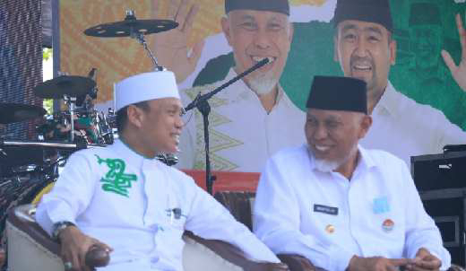 Ustaz Das'ad Latief bersama Mahyeldi