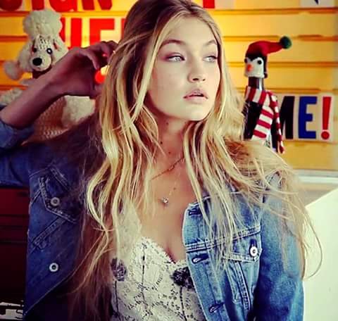 Gigi Hadid whatsapp Facebook