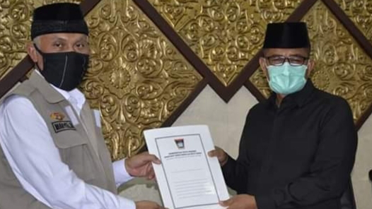 Paripurna DPRD Padang, Wako Mahyeldi Terima Rekomendasi LKPJ Tahun 2019.