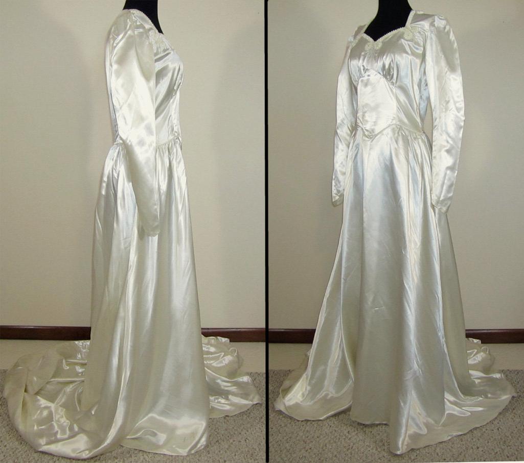 1940s Wedding Dress - Ivory satin, neckline trim - pinwheel trim - S-M -