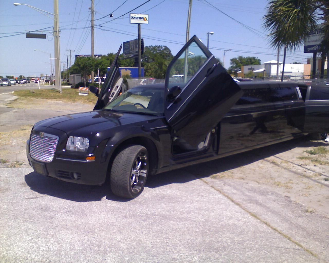 300c 2007 black and white