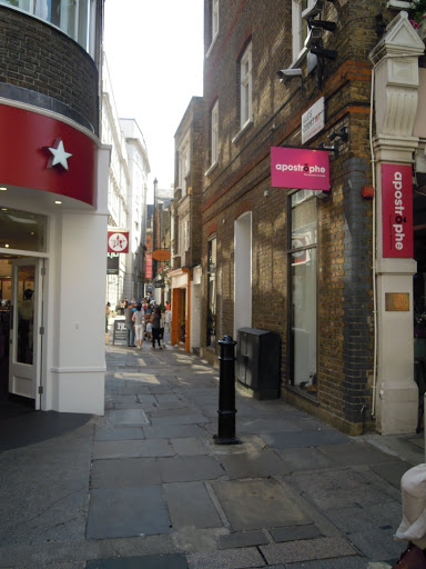 St. Christopher’s Place - from shopping in London - a study abroad guide