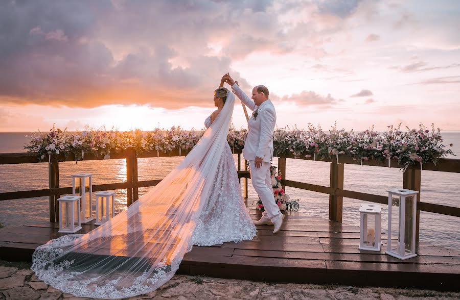 Fotógrafo de casamento Camilo Gaviria (living). Foto de 26 de janeiro 2023