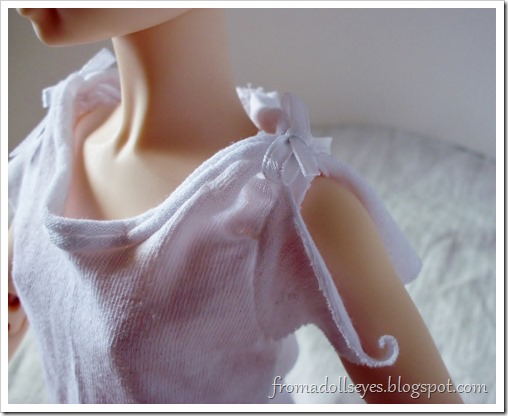 A cute t-shirt for a bjd.