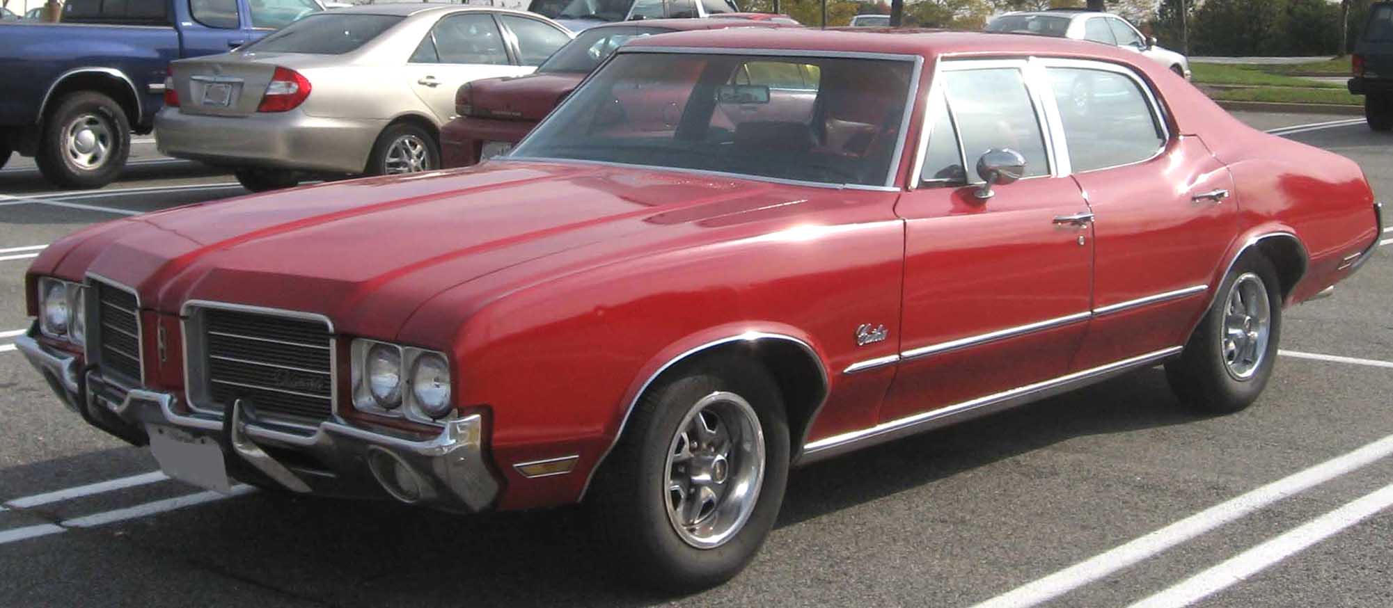 파일:external/upload.wikimedia.org/Oldsmobile-Cutlass-Sedan.jpg