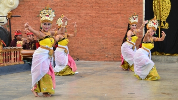 Barong Dance / Férias em Bali, uma experiência única