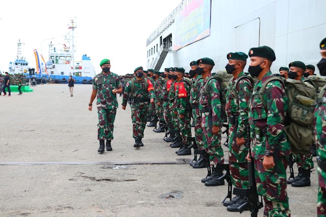 Pangdam VI/Mulawarman Sambut Kepulangan Prajurit Satgas Pamtas Mobile Yonif Raider 613/Raja Alam di Balikpapan