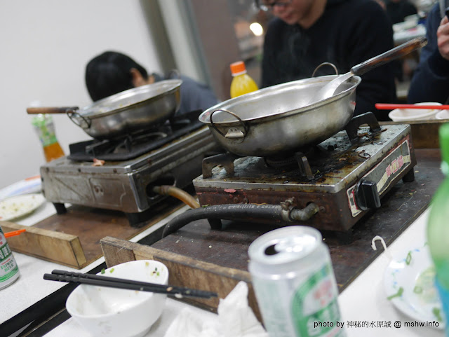 【食記】台中士官長酸菜白肉鍋-士官長野地餐廳@北區武昌公園 : 吃粗飽還得將就一下,取名野地餐廳就可以弄這麼髒嗎? 中式 北區 區域 台中市 晚餐 火鍋/鍋物 飲食/食記/吃吃喝喝 