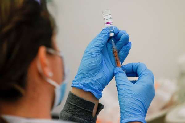 Agência britânica diz que coágulos de vacina da AstraZeneca chegam a 168
