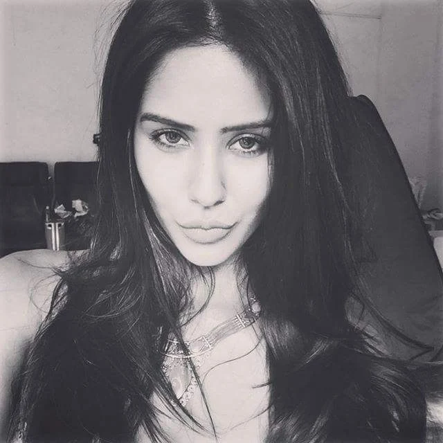 selfie images of sonam bajwa