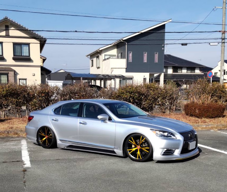 LSのバッテリー復活・LS・レクサス・洗車に関するカスタム事例の投稿画像1枚目