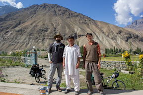 Group picture with our hosts at "Shandur Guest House"