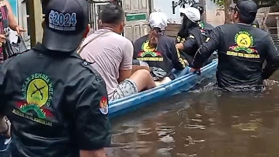 LPM Kabupaten Melawi Melakukan Giat Bansos Bagi Masyarakat Terdampak Banjir