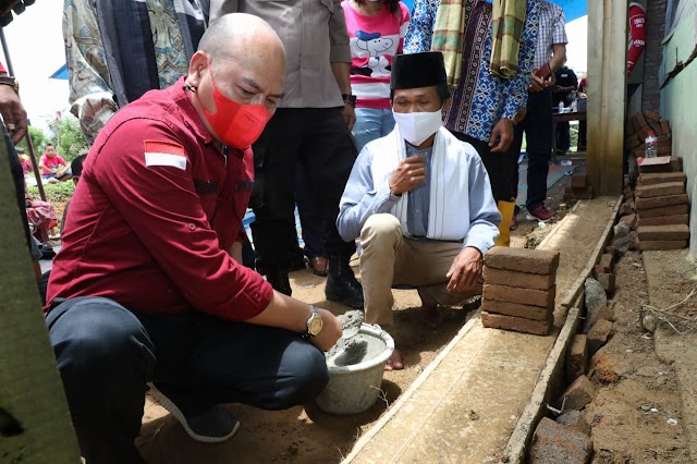 Peletakan Batu Pertama Pembangunan Masjid, Bupati Taput : "Pertahankan Budaya Gotong Royong"