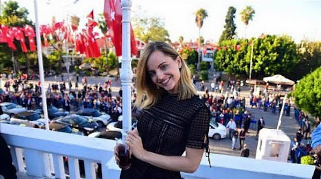 Mena Suvari Profile Pics Dp Images