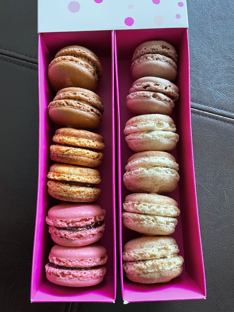 Orange w choc ganache, tiramisu, caramel, raspberry, chocolate, yum! Soft with crackling outer shell, chewy middle, not overpowering almond flavor.