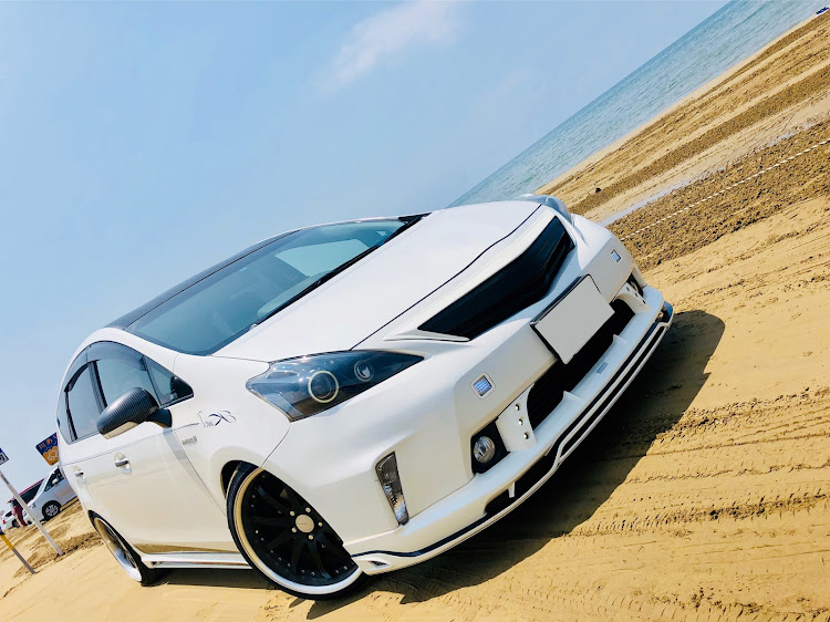 プリウスαの千里ヶ浜なぎさドライブウェイ・世界一長いベンチに関するカスタム事例の投稿画像1枚目