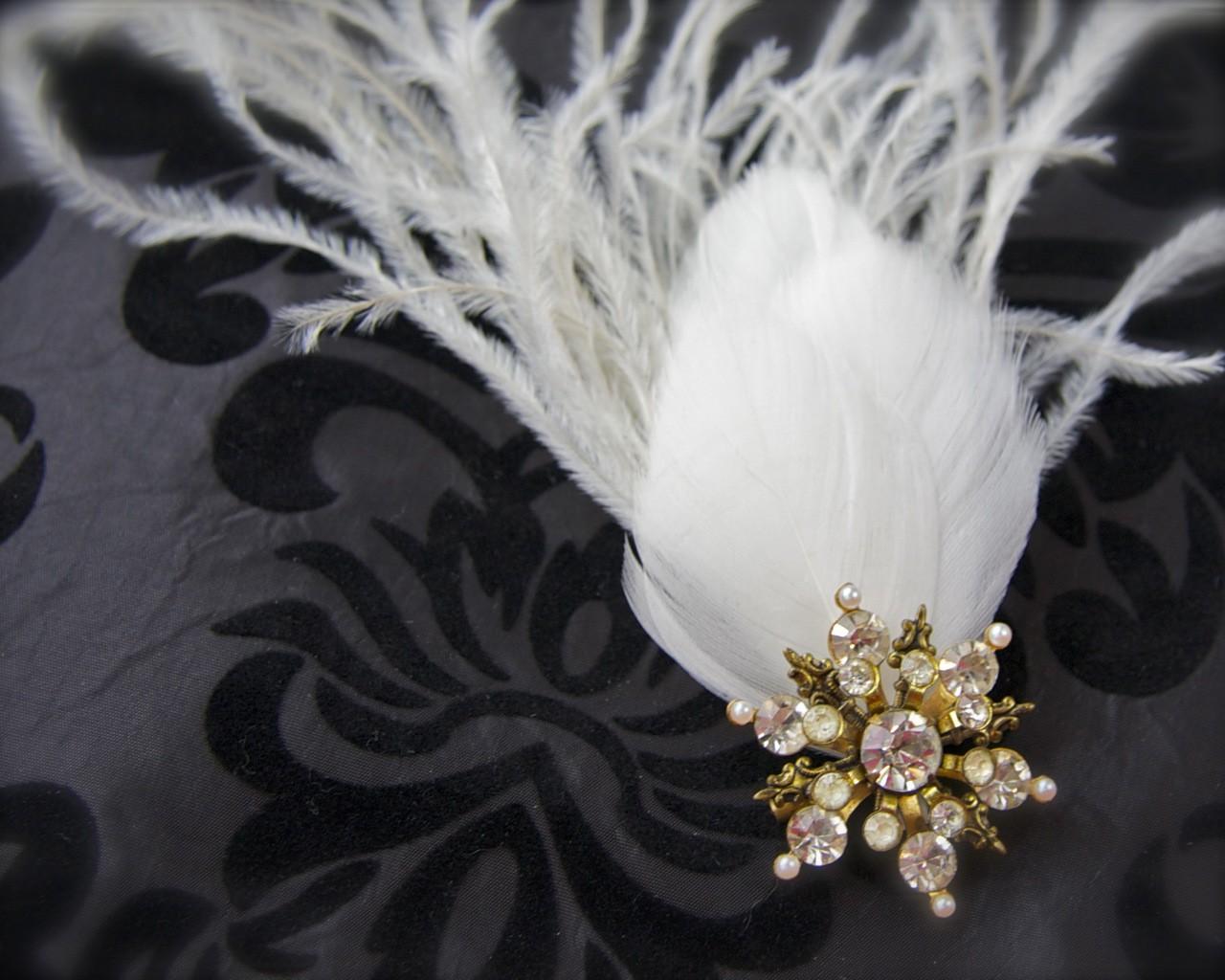 Vintage Feather Fascinator, Ivory, gold, rhinestone, hair accessory