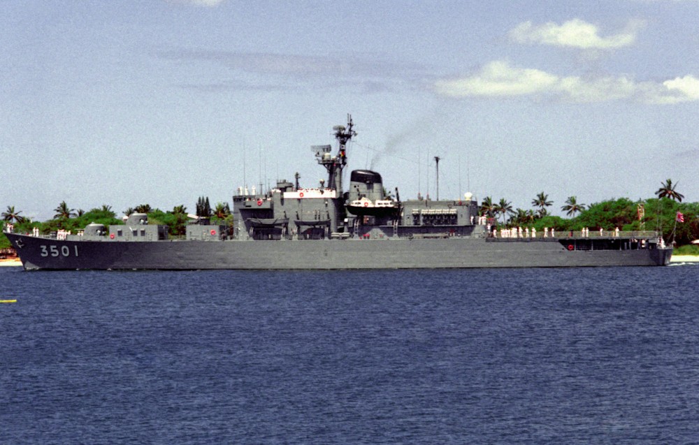 파일:external/upload.wikimedia.org/JS_Katori_in_Pearl_Harbor%2C_-1_Jul._1991_a.jpg