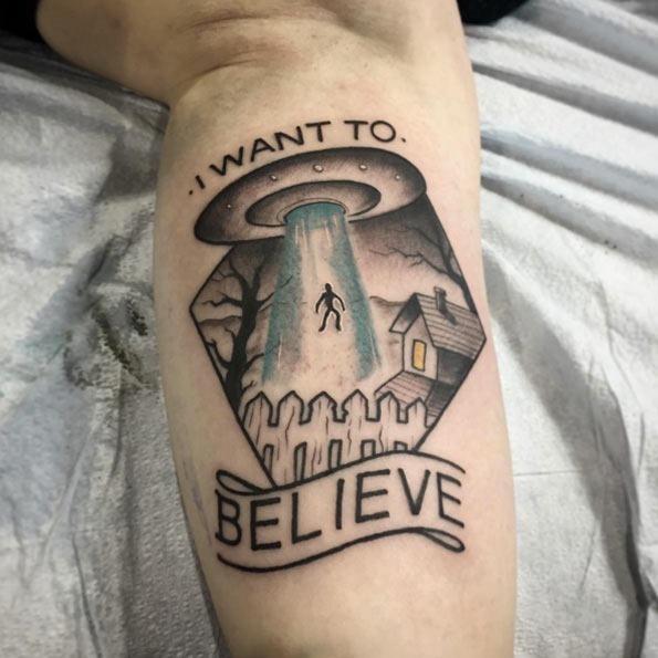 Este incrível bíceps tat Este incrível bíceps tat