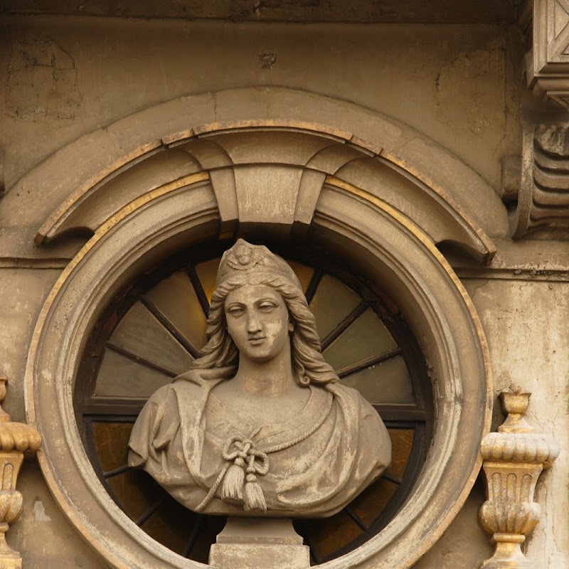 Brussels_130 Grand Place Bust.jpg Brussels_130 Grand Place Bust.jpg