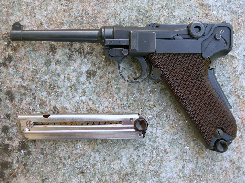 Les Luger suisses, modèles 1906 produits par la Waffen Fabrick à Berne. DSCN1814