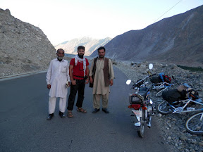 School teachers of Jutal village stopped by and offered to spend a night in the village. 