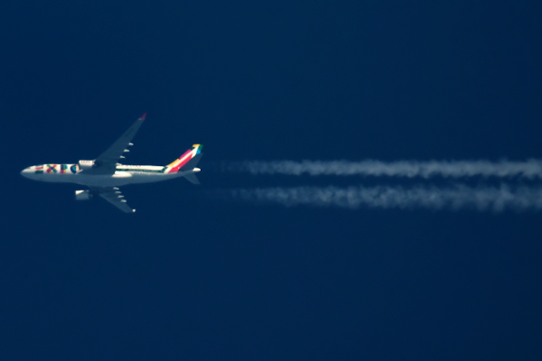 Poland - contrails - Pagina 6 110615_Alitalia_AZA758_FCO-ICN_EI-EJM_A332