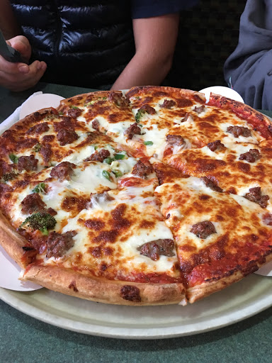 Bar «Broadway Bar & Pizza», reviews and photos, 13705 27th Ave N, Plymouth, MN 55441, USA