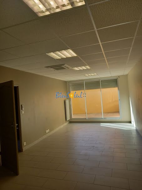 Location  locaux professionnels 4 pièces 82 m² à Valras-Plage (34350), 850 €