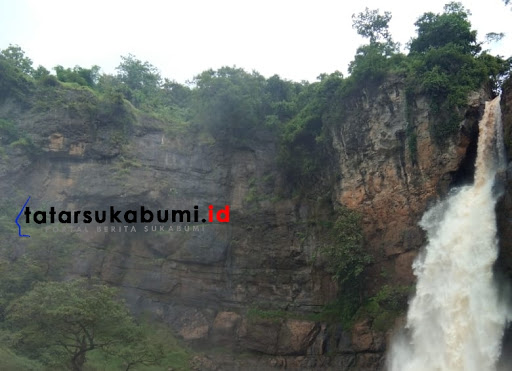 
Curug Cimarinjung Geopark Ciletuh Sukabumi
