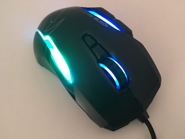 De knoppen op de ROCCAT Kone AIMO-muis