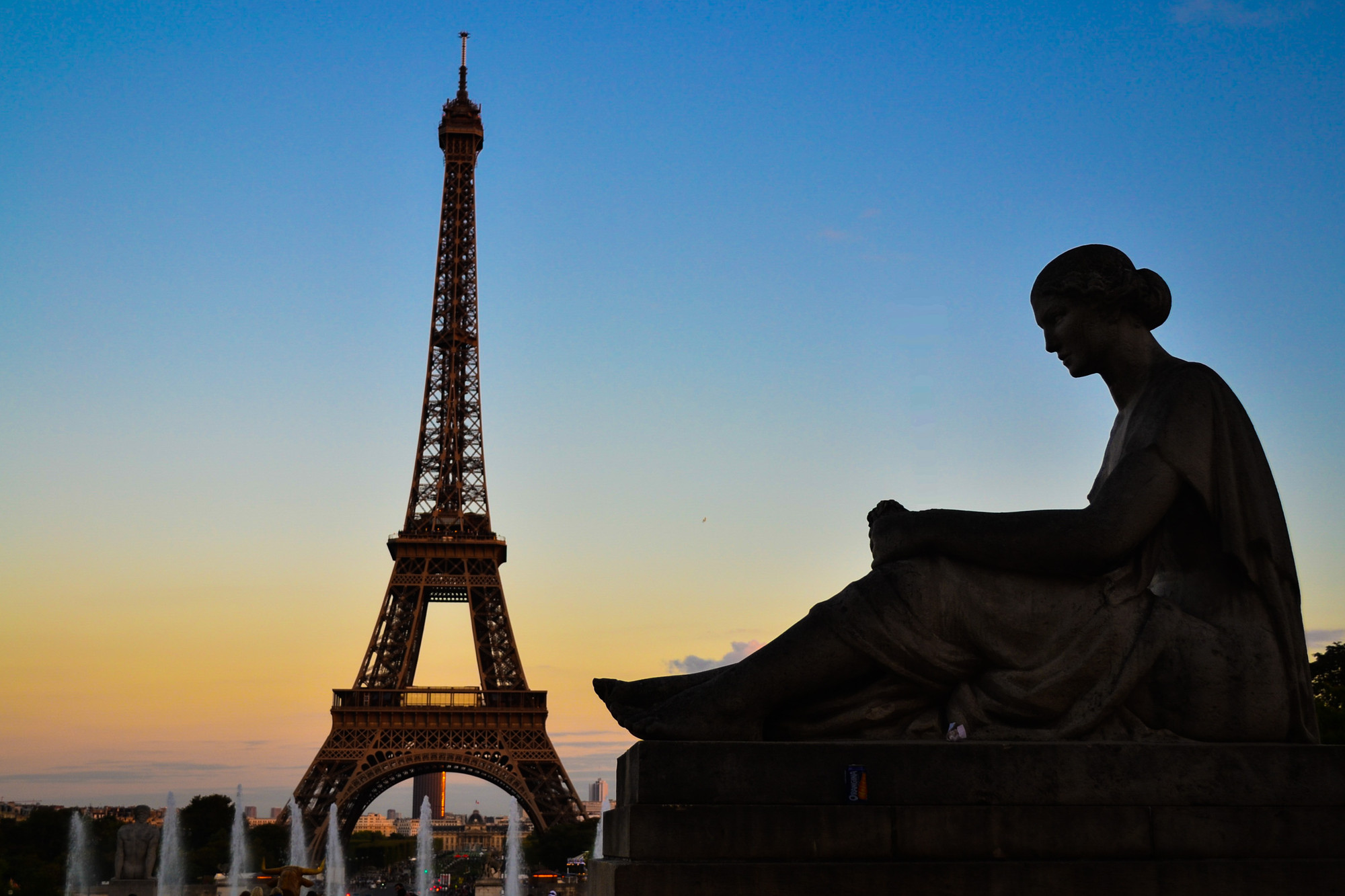 en regardant la Tour Eiffel di lulussa