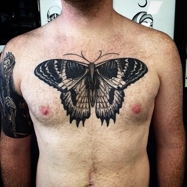 este_crnio_peito_tatuagem_de_borboleta