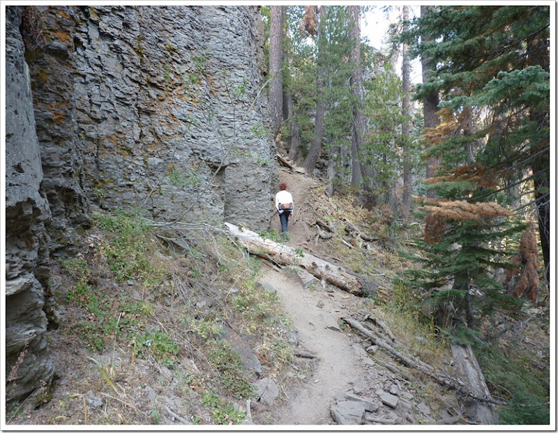 Rainbow Falls CA hike