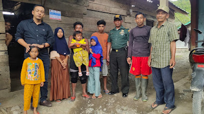 Anggota DPRK Pidie bersama Bati Komsos Koramil Tangse Saweu Anak Yatim Piatu