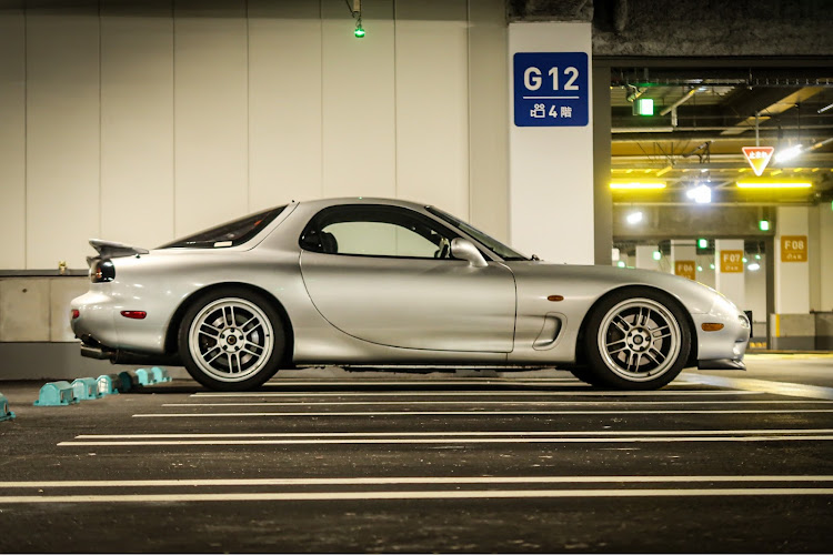 RX-7の真横・流行りに便乗・流行りのアレに関するカスタム事例の投稿画像1枚目