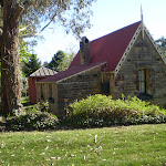 The small house next to the railway line (10469)