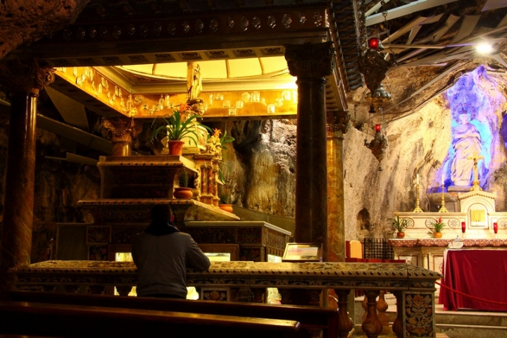 Raccolto in una grotta di Giovanni Coccoli