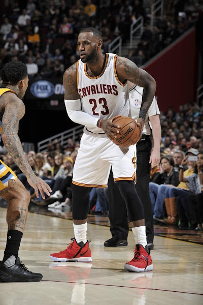 LBJ Laces Up Heart of a Lion Nike LeBron 14 in Win vs Denver