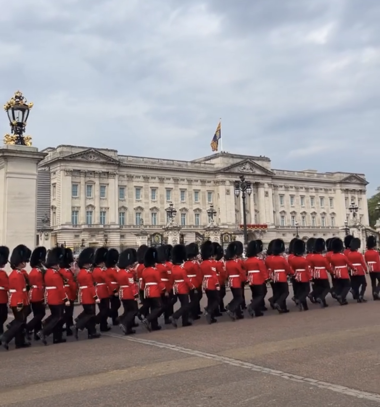 BUCKINGHAM PALACE - TROOPING THE COLOUR 2023  di Ezio18