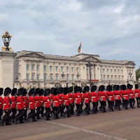 BUCKINGHAM PALACE - TROOPING THE COLOUR 2023  di 
