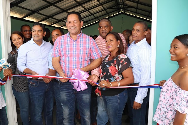 Desarrollo Fronterizo entrega remozado Centro Comunal Los Conucos, en Montecristi