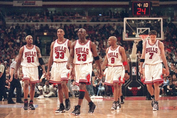 파일:external/jumpingpolarbear.files.wordpress.com/chicago-bulls-95-96.jpg